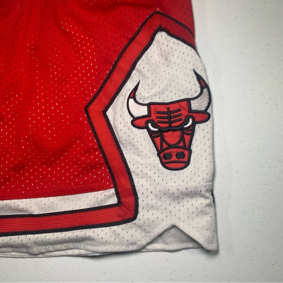 Chicago Bulls 1997-1998 Just Don Mens Medium Retro Shorts Jordan USA Made Red - Picture 3 of 8